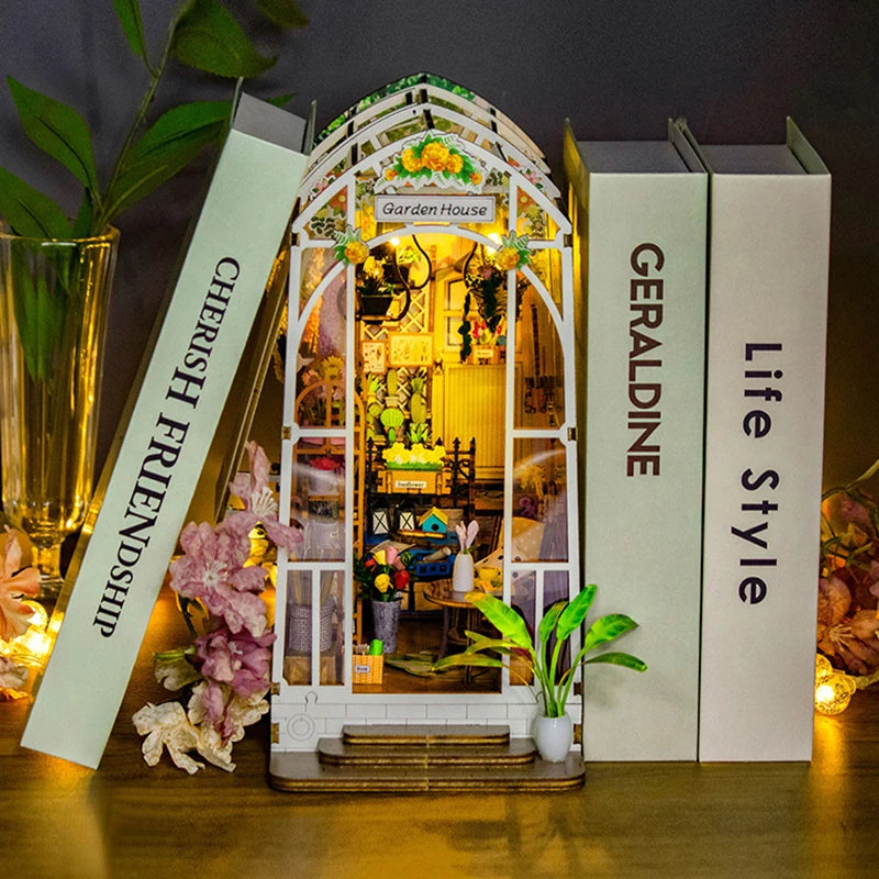Maison de poupée miniature DIY en bois – Jardin fleuri avec LED pour étagère